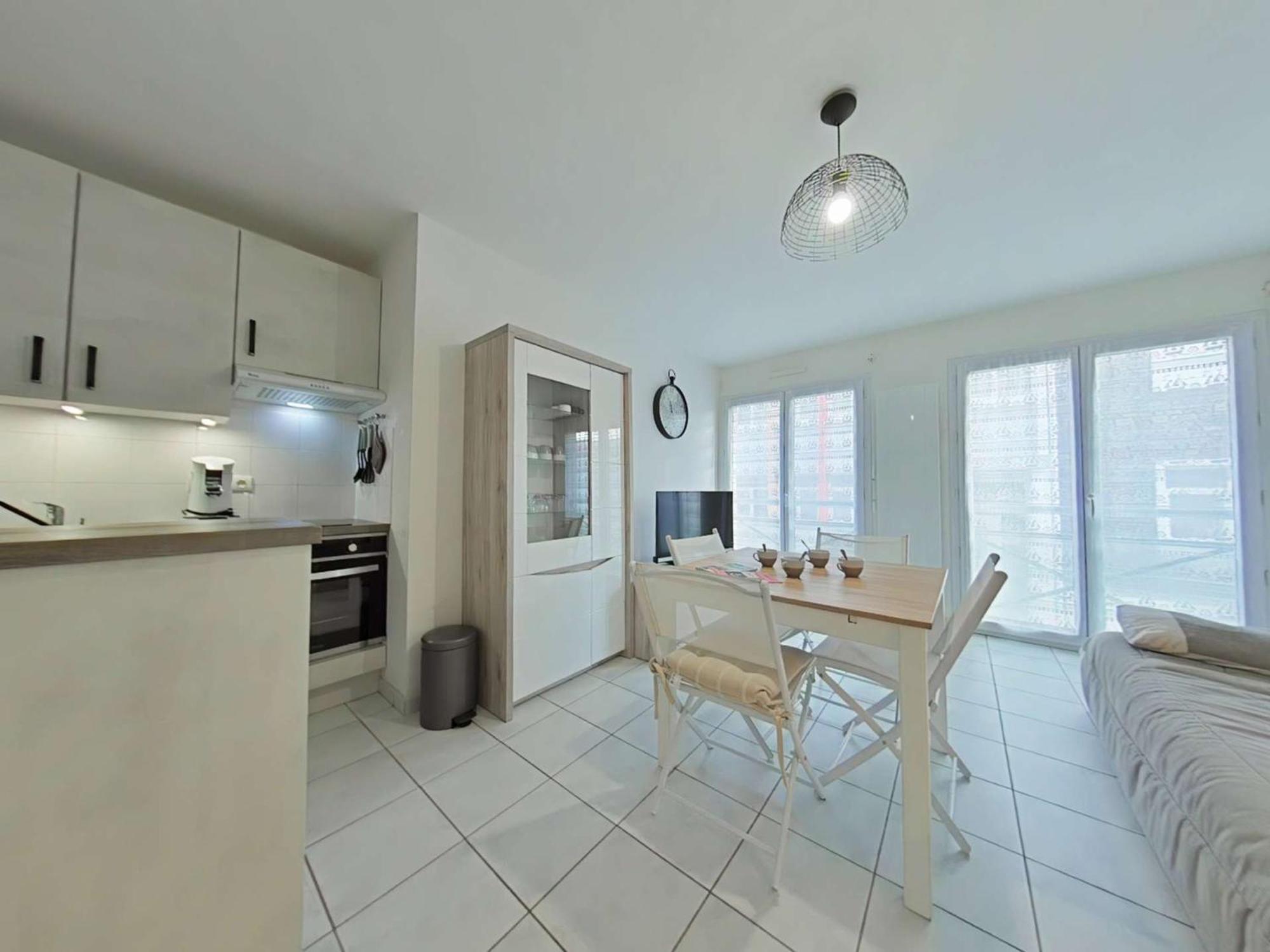 Appartement 2 Pieces Avec Parking Prive, Proche Plage Et Commerces, Saint-Gilles-Croix-De-Vie - Fr-1-224-783 외부 사진